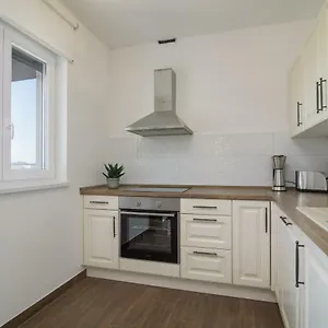 https://luxury-apartman-ivana.hotels-in-trogir.com
